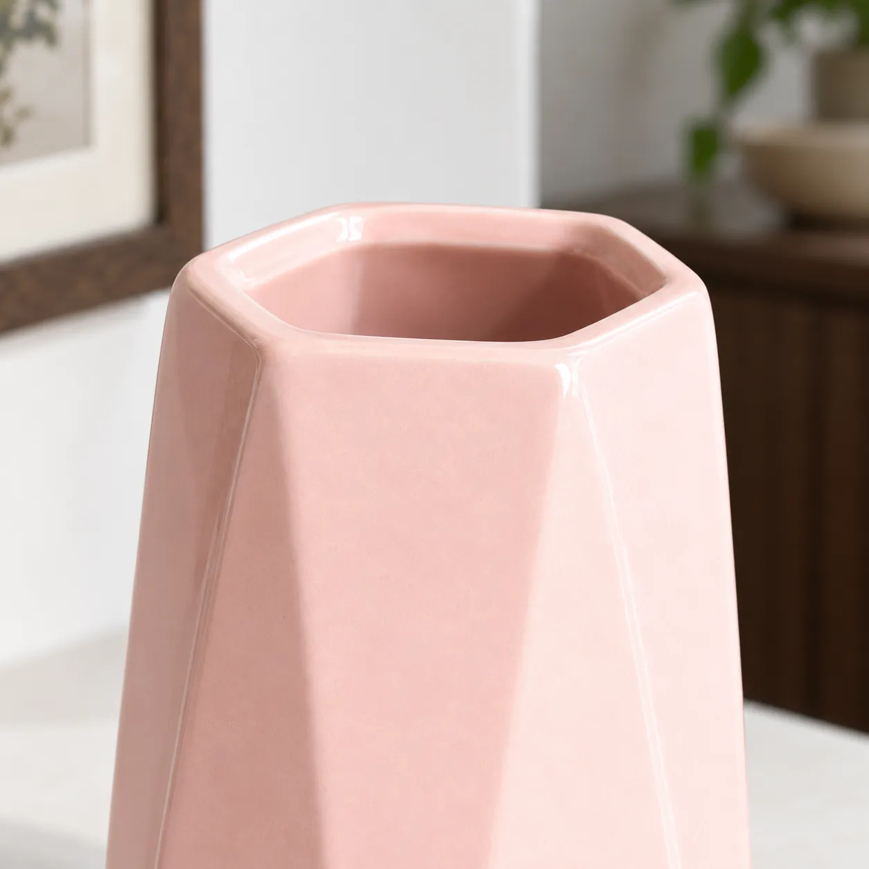 Rose Faceted Vase - detail view
