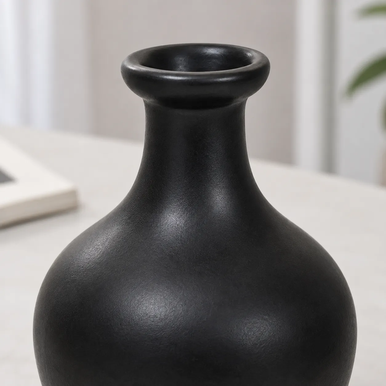 Close view of the black ceramic lip and rounded shoulder